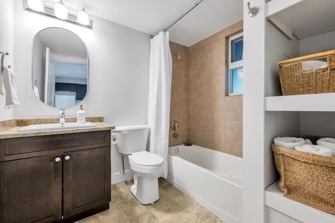 Private 1 Bedroom In Brookswood 兰里区 外观 照片